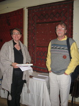 Designmuseon johtaja (nimi?) ja Tuomas Sopanen (FT).